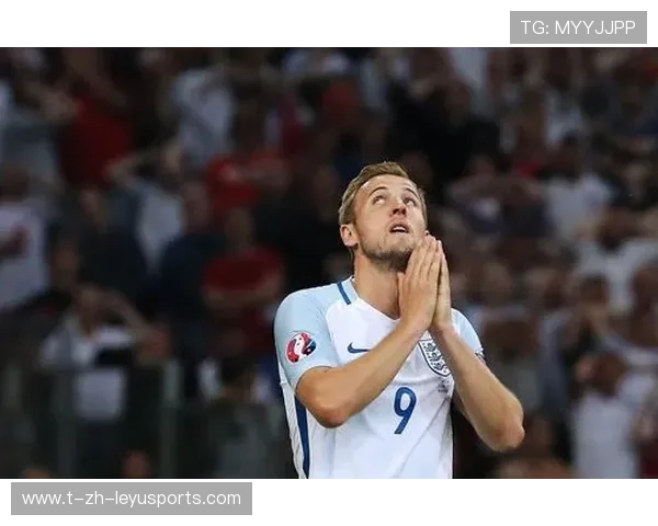 凯恩背身转身射门气质十足,尽显顶级锋线杀手魅力